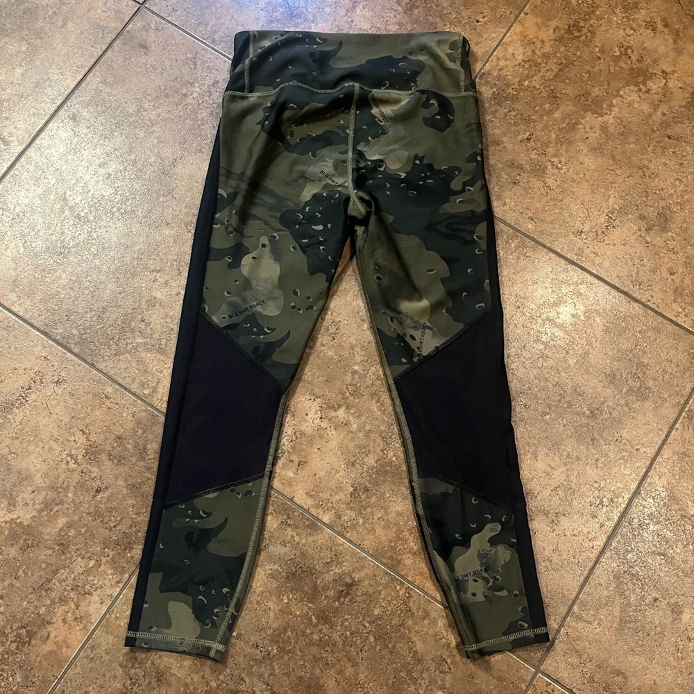 Under Armour Project‎ Rock Veteran’s Day Ankle Crop Leggings Size Medium - Picture 8 of 8